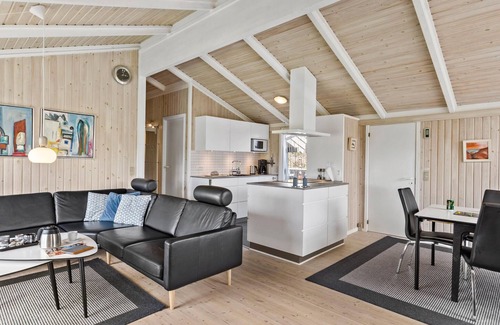 Hirtshals House | Cozy home in Hirtshals with sauna