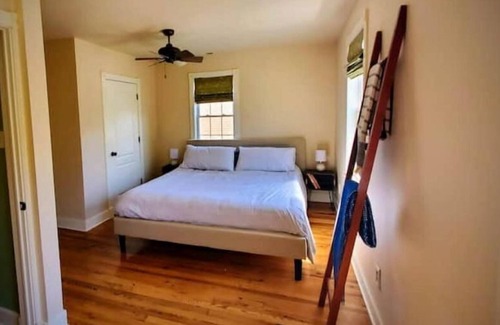 Cambridge House | Cozy Home in Historic West End Perfect for Ironman