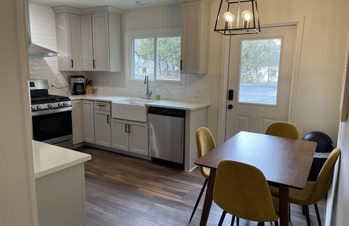 Hillsdale House | Cozy home in historic Hillsdale