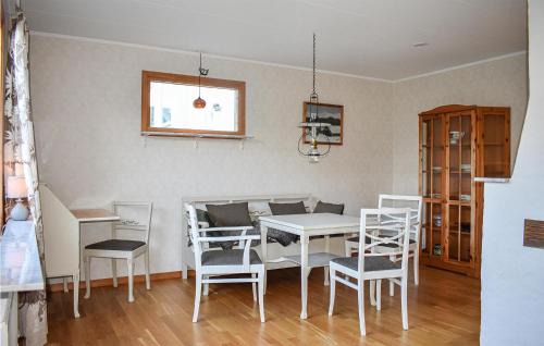 Lango House | Cozy Home In Karlskrona With Kitchen