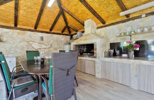 Kastel House | Cozy home in Kastel with WiFi