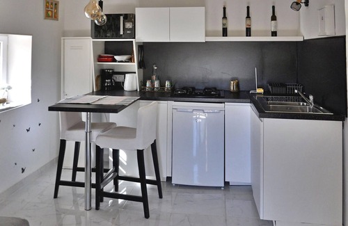 La Tour-d'Aigues House | Cozy home in La Tour D Aigues