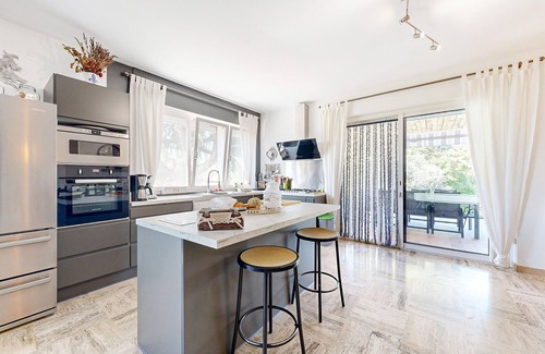 Lamotte-du-Rhone House | Cozy home in Lamotte Du Rhone