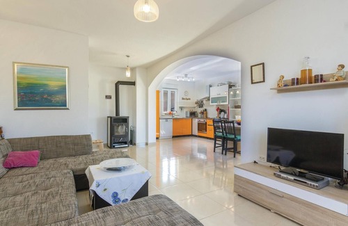 Topid House | Cozy home in Labin with WiFi