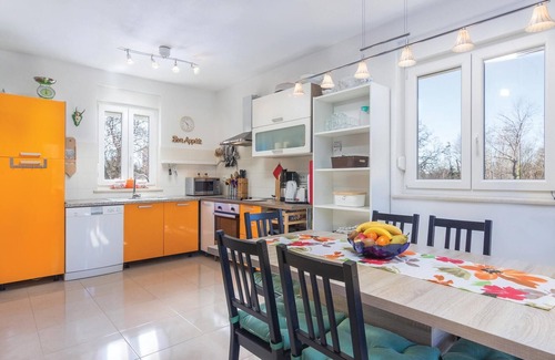 Topid House | Cozy home in Labin with WiFi