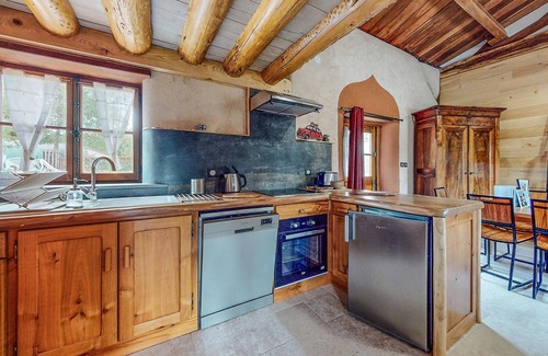 Les Fosses House | Cozy home in LES FOSSES with kitchen
