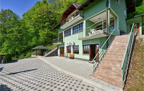 Novi Marof House | Cozy Home In Madzarevo With Kitchen