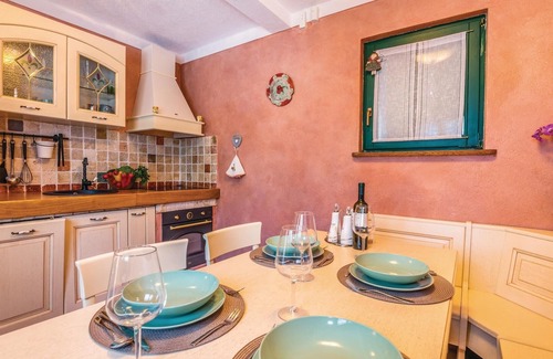 Kras House | Cozy home in Malinska with WiFi