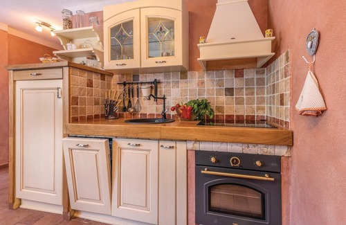 Kras House | Cozy home in Malinska with WiFi