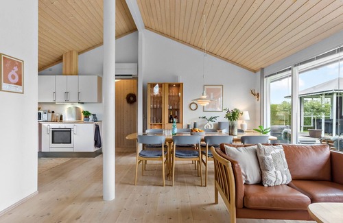 Næsby Strand House | Cozy home in Nakskov with kitchen