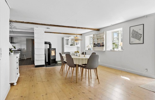 Østermarie House | Cozy home in østermarie with kitchen
