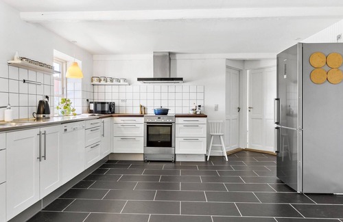 Østermarie House | Cozy home in østermarie with kitchen