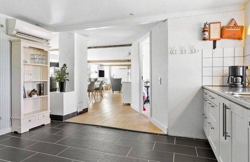 Østermarie House | Cozy home in østermarie with kitchen
