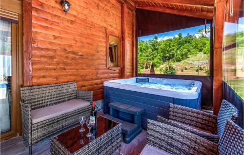 Perusic House | Cozy Home In Perusic With Jacuzzi