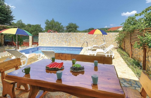 Primorski Dolac House | Cozy home in Primorski Dolac with WiFi