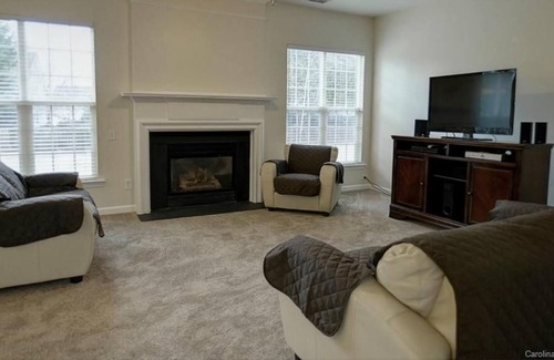 Charlotte House | Cozy home in private community