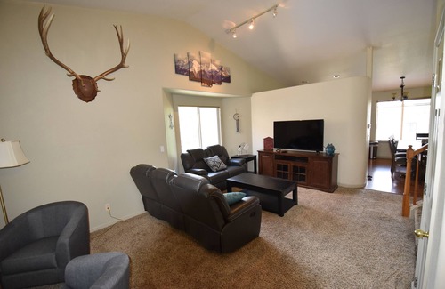 Dupont House | Cozy Home in quiet residential neighborhood with Den and Living room.