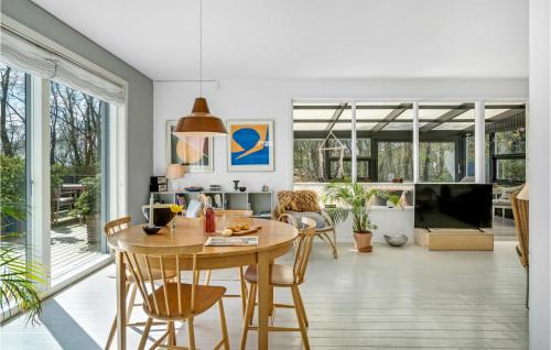 Rrvig House | Cozy Home In Rørvig With House Sea View