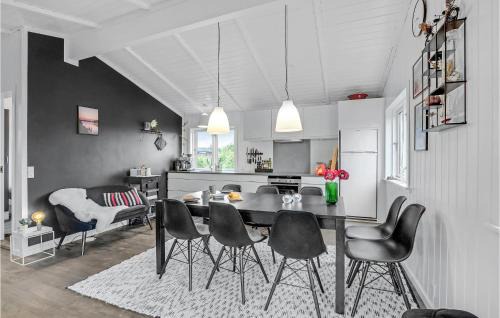 Floutrup House | Cozy Home In Roslev With Wifi
