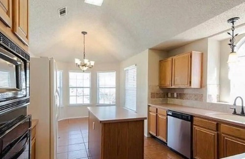 Southeast Arlington House | Cozy Home in S. Arlington, 20min to ATT Std/6 Flag