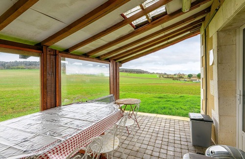 Scorbe-Clairvaux House | Cozy home in Scorbé-Clairvaux with WiFi