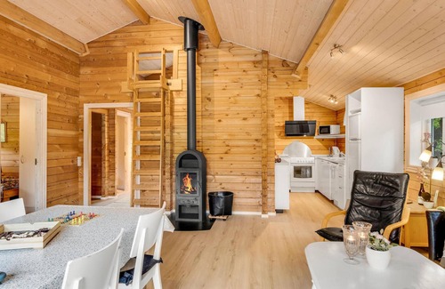 Nordost House | Cozy home in Sæby with kitchen