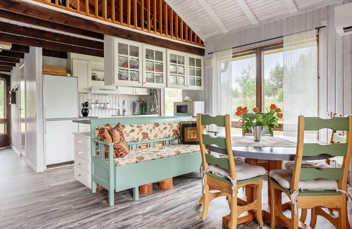Tore House | Cozy home in Siknäs with house sea view