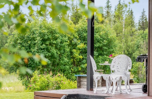 Tore House | Cozy home in Siknäs with house sea view