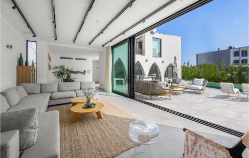 Srima House | Cozy Home In Srima With Kitchen