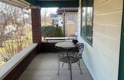 St. Matthews House | Cozy home in St. Matthews, 2 bedrooms, 2 bathrooms