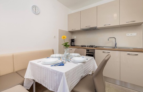 Senj House | Cozy home in Starigrad