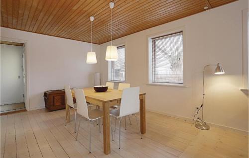 Østermarie House | Cozy Home In stermarie With Kitchen
