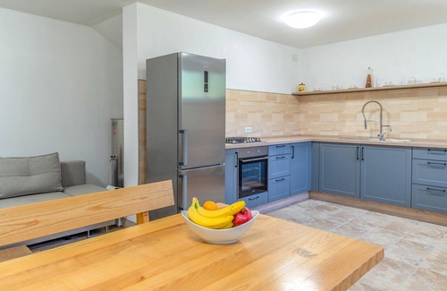 Stokovci House | Cozy home in Stokovci with WiFi