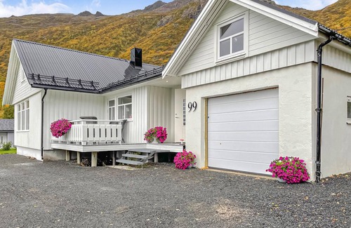 Straumsjoen House | Cozy home in Straumsjøen with kitchen