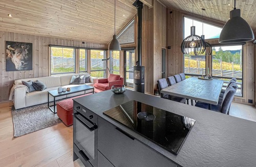 Skeikampen House | Cozy home in Svingvoll with house a mountain view