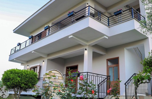 Berat Villa | Cozy home in the 2400 city of Berat