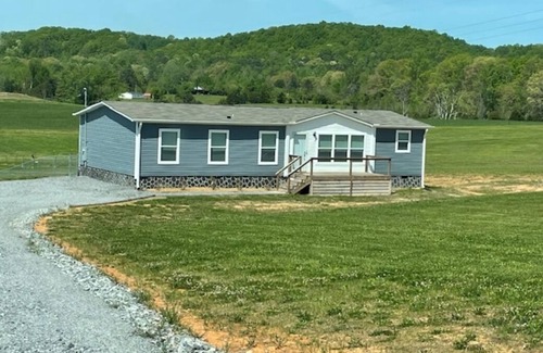 Sweetwater House | Cozy home in the country! Enjoy family time in a quiet setting.