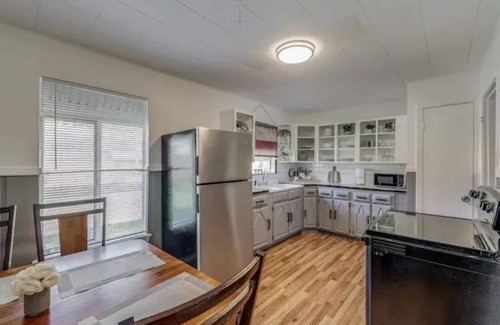 North San Antonio - SAT House | Cozy Home in the heart of San Antonio.