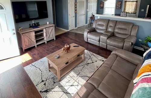 Bridgeport House | Cozy Home In The Heart of Louisville