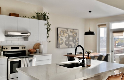 Fort Gary House | Cozy Home in the Suburbs