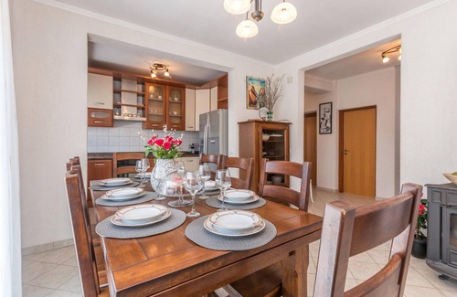 Tinj House | Cozy home in Tinj with kitchen