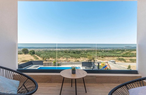 Tinj House | Cozy home in Tinj with WiFi