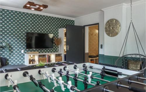 Ulmen House | Cozy Home In Ulmen With Kitchen