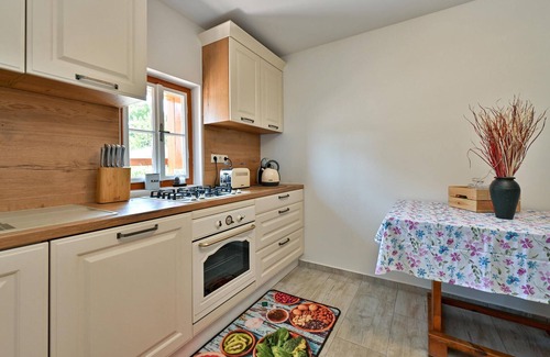 Veliki Lovrecan House | Cozy home in Veliki Lovrecan with sauna