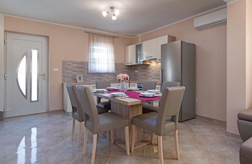 Barbariga House | Cozy home in Vodnjan with WiFi