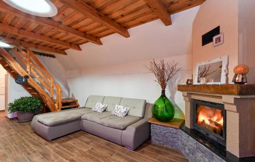 Klenovnik House | Cozy Home In Vukovoj With Wi-Fi