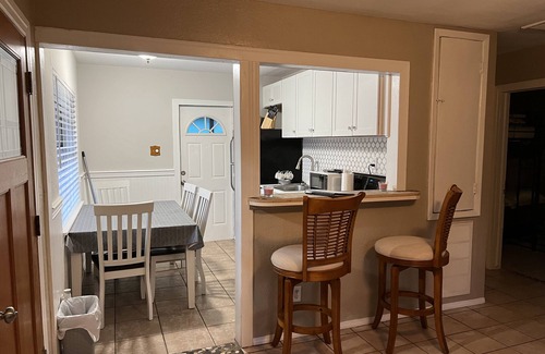 Port Richey House | Cozy home in walking distance of a large number of seafood restaurants.