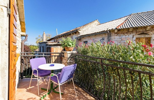 Modrusani House | Cozy home in Zminj with kitchen
