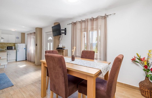 Kustici House | Cozy home in Zubovici with WiFi