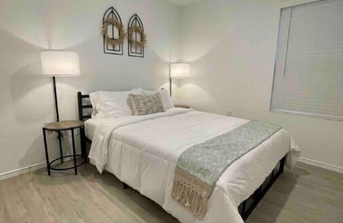 Southside House | Cozy Home just minutes from Downtown/Lackland AFB/Toyota Plant/Historic Missions